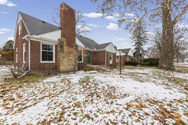 front view picture of 1158 Hawthorne Rd, Grosse Pointe, MI. 48236