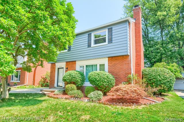 front view picture of 20728 Christine Ct, Grosse Pointe, MI. 48236