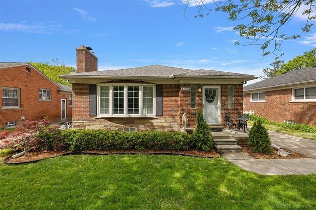 front view picture of 1084 Vernier Rd, Grosse Pointe, MI. 48236