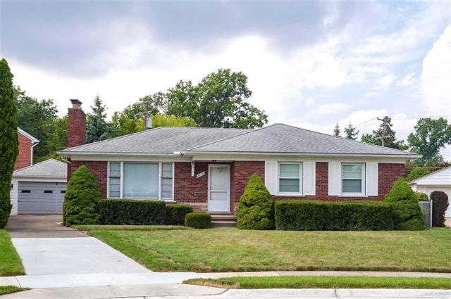 front view picture of 20731 Virginia Ln, Grosse Pointe, MI. 48236