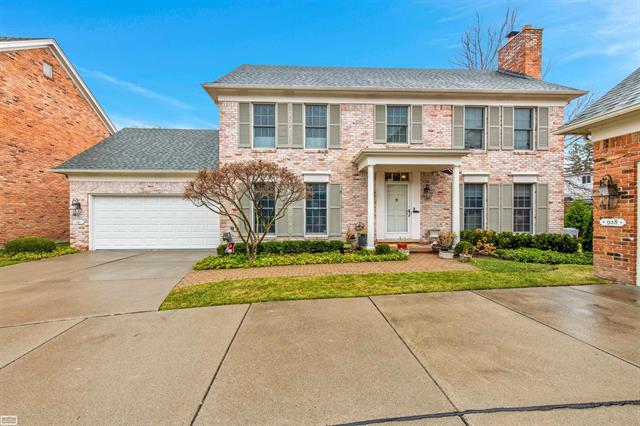 front view picture of 930 Lochmoor Pl, Grosse Pointe, MI. 48236