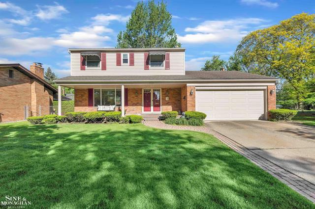 front view picture of 21711 Eastbrook Ct, Grosse Pointe, MI. 48236