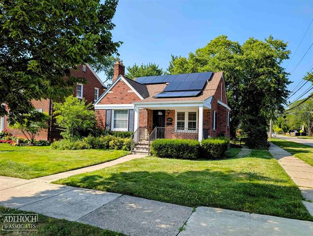 front view picture of 1292 Hampton Rd, Grosse Pointe, MI. 48236