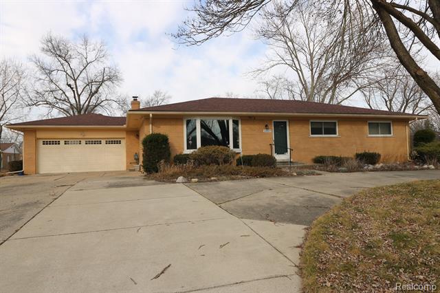 front view picture of 23665 E Newell Cir, Farmington, MI. 48336