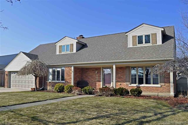 front view picture of 592 Woods Ln, Grosse Pointe, MI. 48236