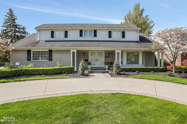 front view picture of 989 Woods Ln, Grosse Pointe, MI. 48236