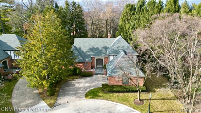 front view picture of 33 Windemere Dr, Grosse Pointe, MI. 48236