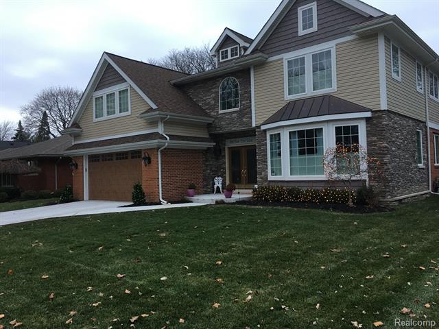 front view picture of 680 Pear Tree Ln, Grosse Pointe, MI. 48236