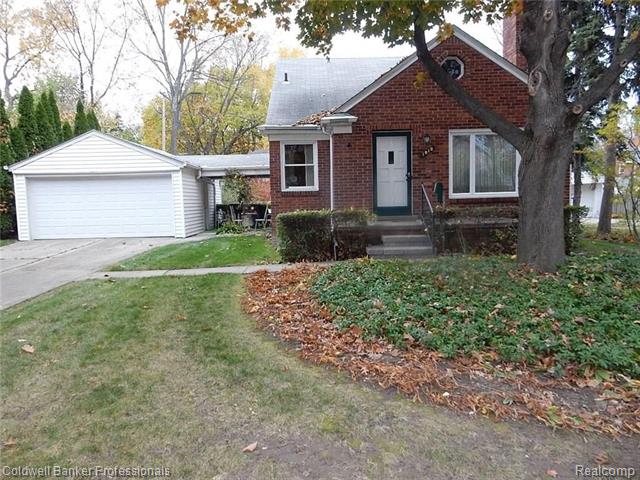 front view picture of 1810 Hawthorne Rd, Grosse Pointe, MI. 48236