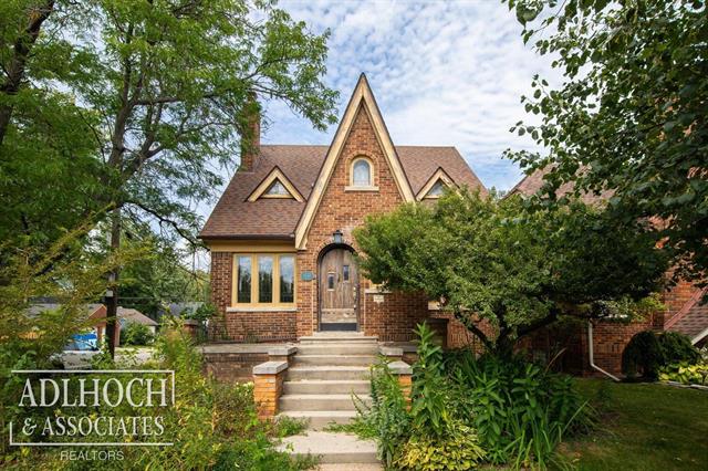 front view picture of 442 Manor St, Grosse Pointe, MI. 48236