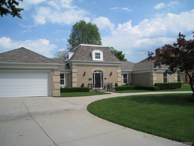 front view picture of 754 Shelden Road, Grosse Pointe, MI. 48236
