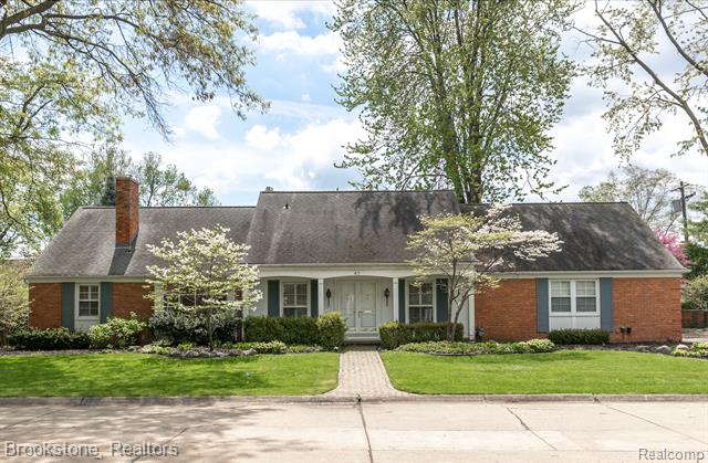 front view picture of 41 N Duval Road, Grosse Pointe, MI. 48236