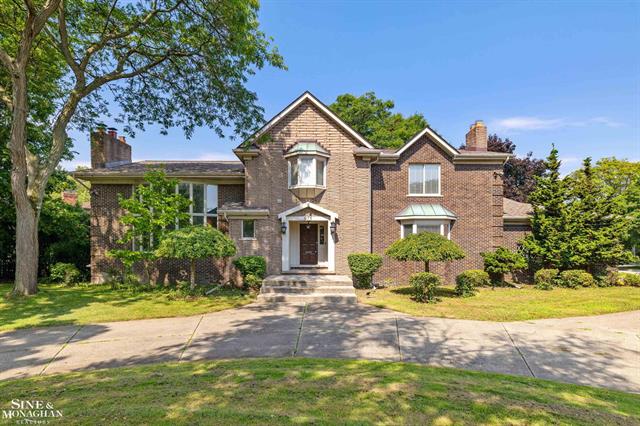 front view picture of 975 Lake Shore Road, Grosse Pointe, MI. 48236