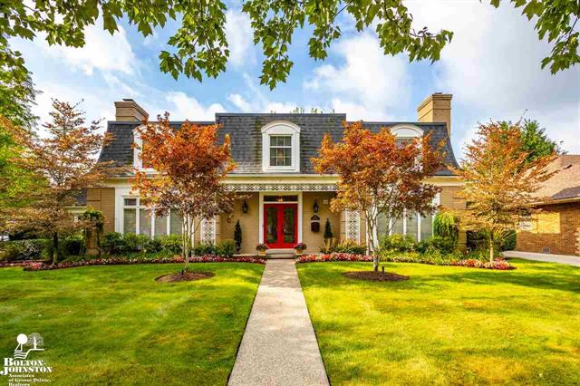 front view picture of 799 Lochmoor Blvd, Grosse Pointe, MI. 48236