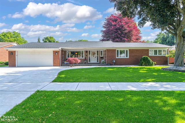 front view picture of 528 Hidden Ln, Grosse Pointe, MI. 48236