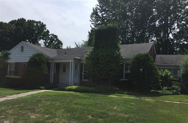 front view picture of 1071 N Renaud Rd, Grosse Pointe, MI. 48236
