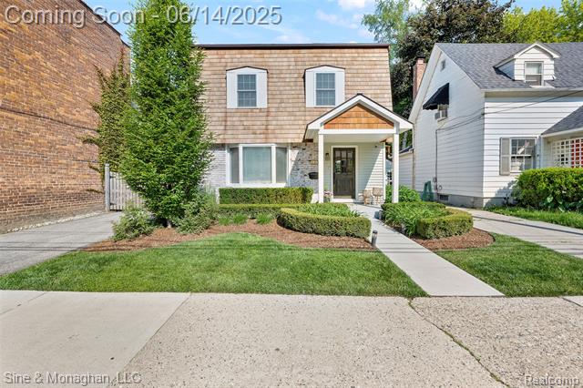 front view picture of 389 Kercheval Ave, Grosse Pointe, MI. 48236