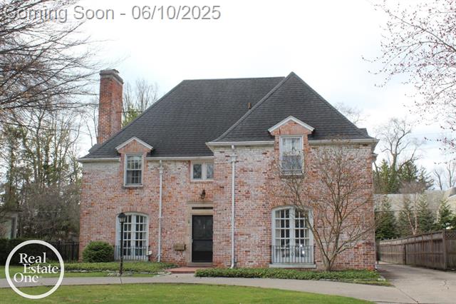 front view picture of 93 Moran Rd, Grosse Pointe, MI. 48236