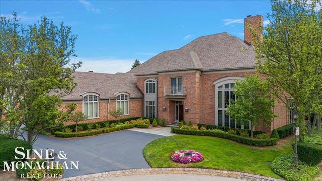 front view picture of 4 Higbie Ct, Grosse Pointe, MI. 48236
