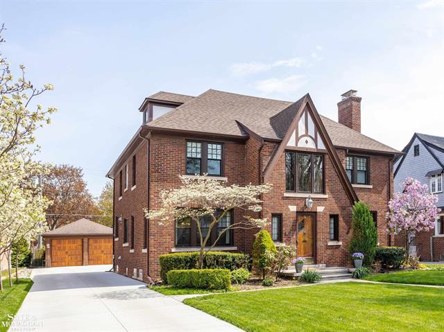 front view picture of 188 Kerby Rd, Grosse Pointe, MI. 48236