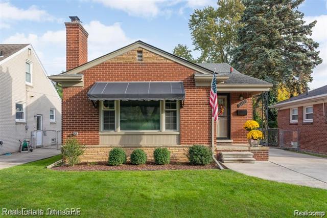 front view picture of 21191 Norwood, Harper Woods, MI. 48225