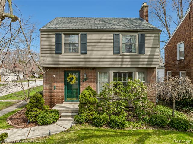 front view picture of 1930 Kenmore Dr, Grosse Pointe, MI. 48236