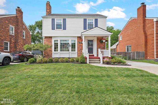 front view picture of 1829 Allard Ave, Grosse Pointe, MI. 48236