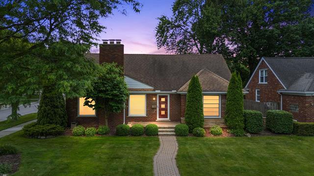 front view picture of 1437 Torrey Rd, Grosse Pointe, MI. 48236