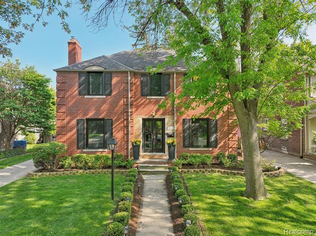 front view picture of 441 Roland Rd, Grosse Pointe, MI. 48236