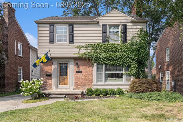 front view picture of 2142 Lennon Ave, Grosse Pointe, MI. 48236