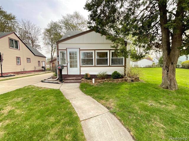 front view picture of 23432 Cayuga Ave, Hazel Park, MI. 48030
