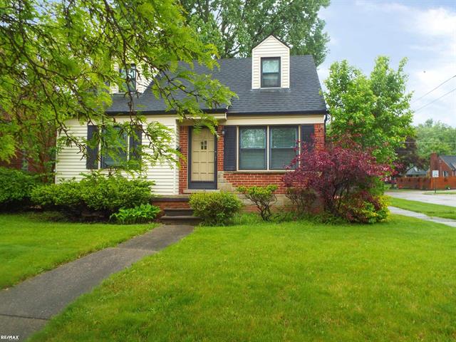 front view picture of 21102 Lancaster, Harper Woods, MI. 48225