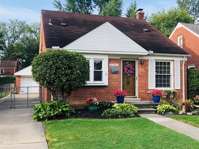 front view picture of 21200 Country Club, Harper Woods, MI. 48225