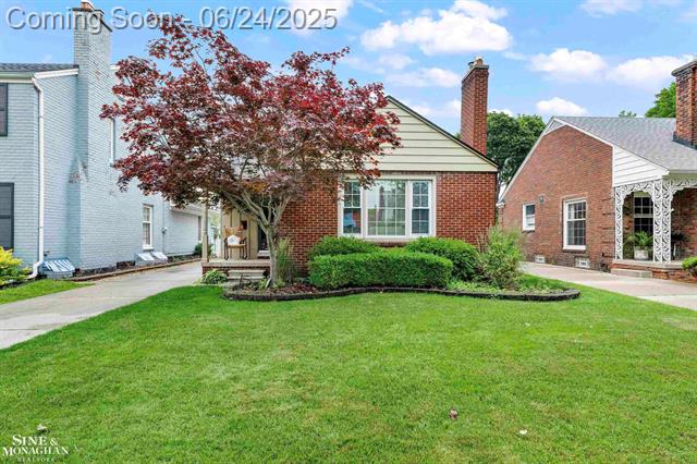 front view picture of 1890 Lochmoor Ave, Grosse Pointe, MI. 48236