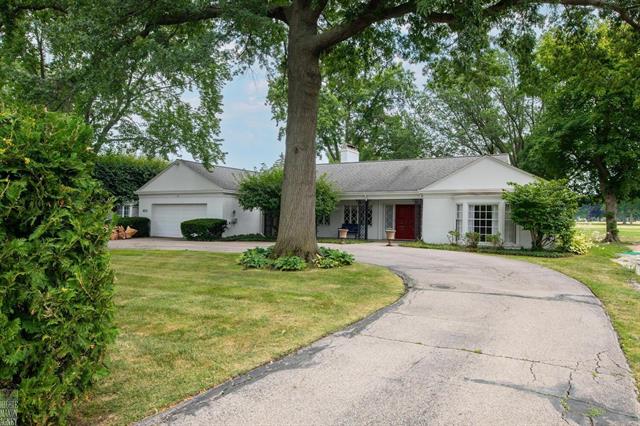 front view picture of 452 Chalfonte Ave, Grosse Pointe, MI. 48236