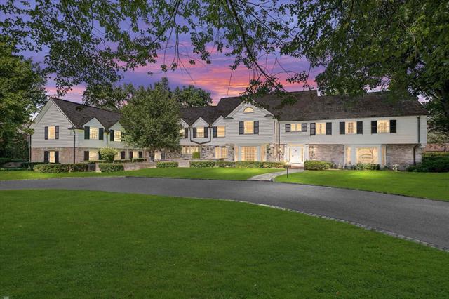 front view picture of 382 Provencal Rd, Grosse Pointe, MI. 48236