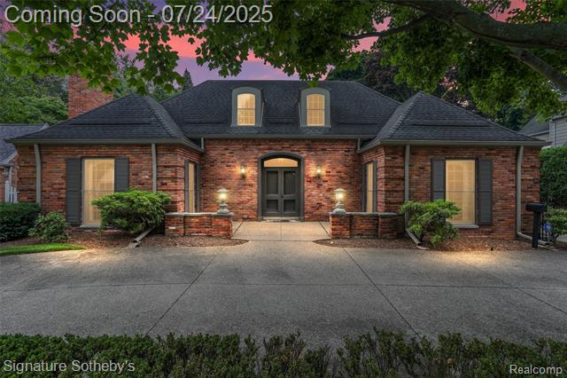 front view picture of 267 Hillcrest Ave, Grosse Pointe, MI. 48236