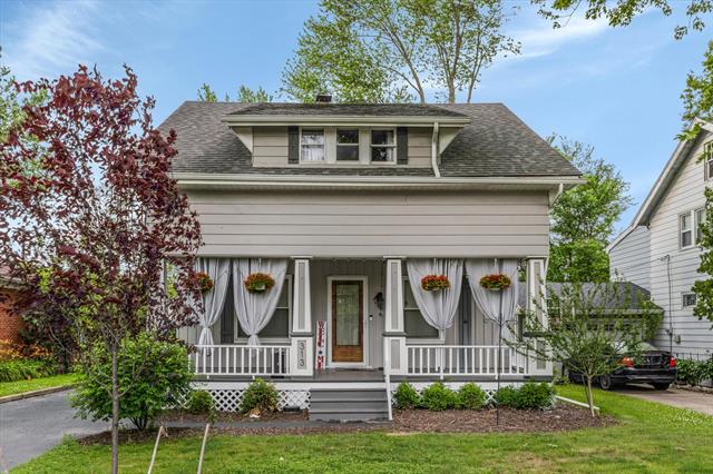 front view picture of 313 Moross Rd, Grosse Pointe, MI. 48236