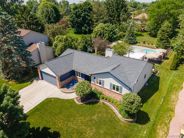 front view picture of 24729 Sarah Flynn Dr, Novi, MI. 48374