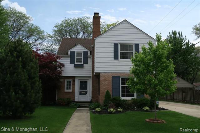 front view picture of 452 Colonial Ct, Grosse Pointe, MI. 48236