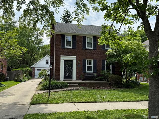 front view picture of 889 Rivard, Grosse Pointe, MI. 48230