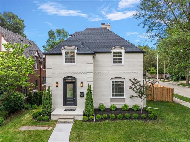 front view picture of 790 Washington, Grosse Pointe, MI. 48230