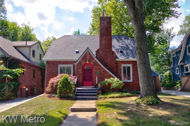 front view picture of 429 W Drayton St, Ferndale, MI. 48220
