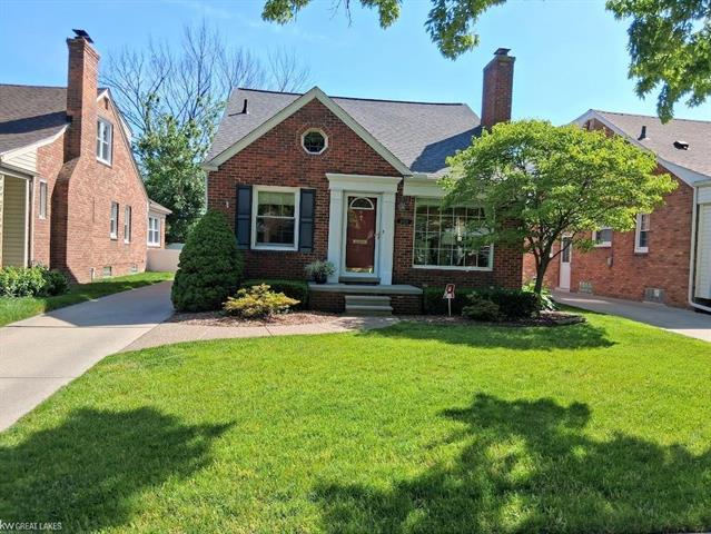 front view picture of 20928 Kenmore, Harper Woods, MI. 48225