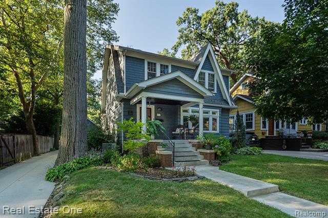 front view picture of 437 W Drayton St, Ferndale, MI. 48220