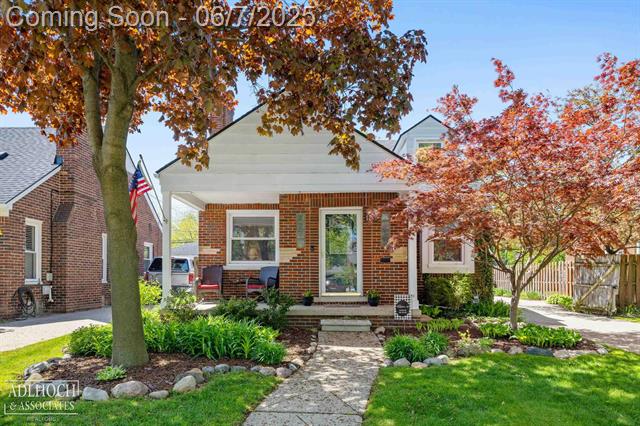 front view picture of 1781 Allard Ave, Grosse Pointe, MI. 48236