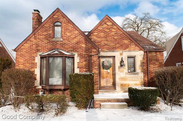 front view picture of 1676 Stanhope Ave, Grosse Pointe, MI. 48236