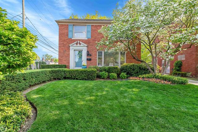 front view picture of 1651 Littlestone Rd, Grosse Pointe, MI. 48236
