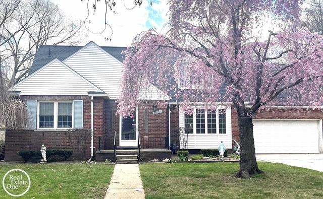front view picture of 1553 Huntington Blvd, Grosse Pointe, MI. 48236
