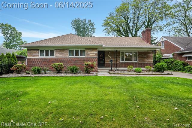 front view picture of 19998 Fairway Ave, Grosse Pointe, MI. 48236